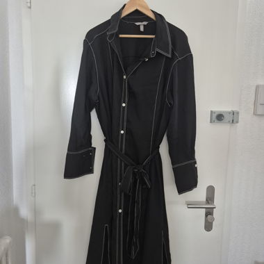 Robe chemise noire à surpiqûres contrastées