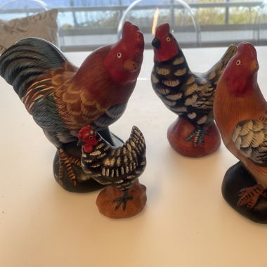 Figurines poules, coqs