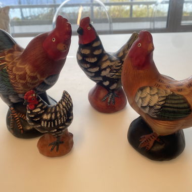 Figurines poules, coqs