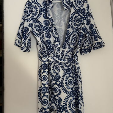 Kimono avvolgente blu e bianco