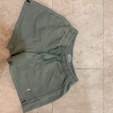 Green Sweatshorts M