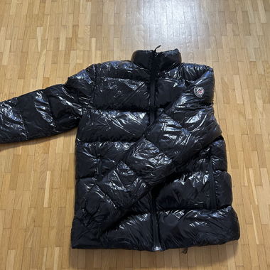 Veste matelassée Moncler noire brillante S