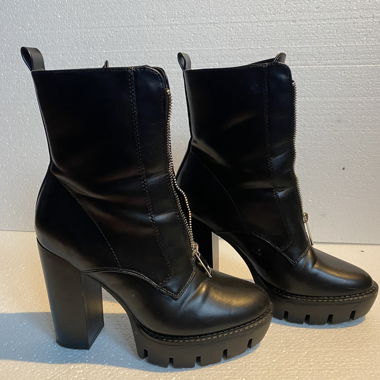 Stiefeletten mit hohem Absatz