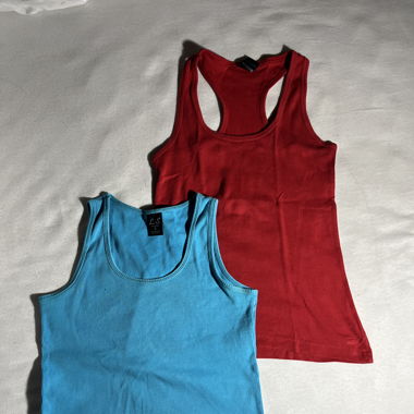 Lots de deux t-shirt sans manches.