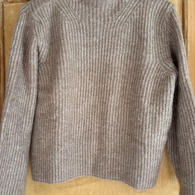 Maglione collo alto in maglia beige