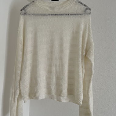 Weisser Strickpullover