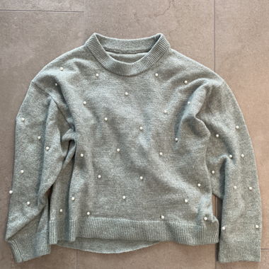 Pull en maille vert avec perles