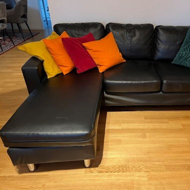 Elegantes Ecksofa aus Kunstleder
