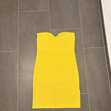 Gelbes Bandeau-Kleid