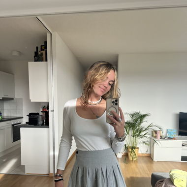 Grauer Rock von Bershka