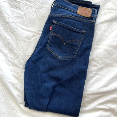 Levi’s 312 Shaping Slim Jeans – Size 30