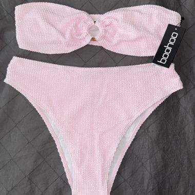 Bikini a fascia e slip rosa Boohoo taglia EU 46