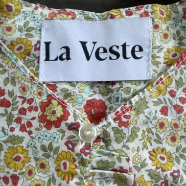 Floral ruffled collar