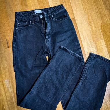 Pantalon évasé en jean foncé