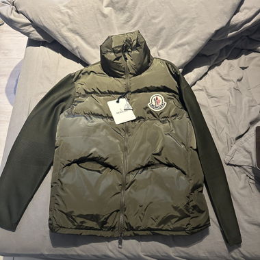Moncler Steppjacke Khaki mit Strickärmeln