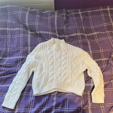 white pullover 