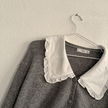 Cardigan gris MNG col blanc volanté