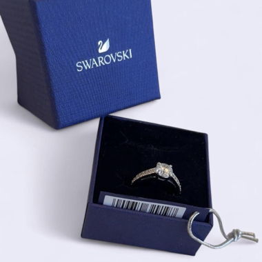 Anello Swarovski in scatola