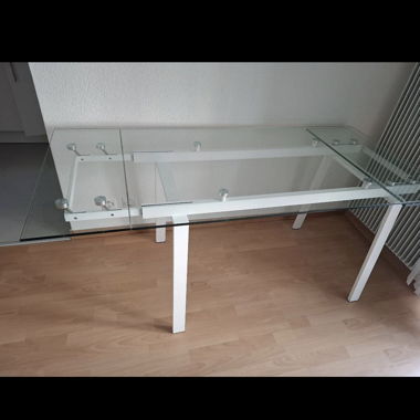 Ausziehbarer Glastisch
