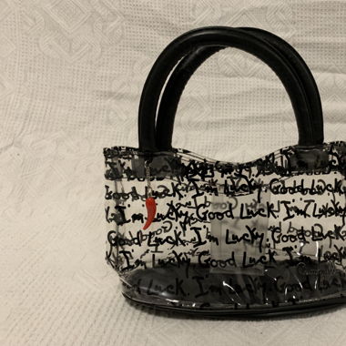 Mini-Handtasche von Camomilla mit Chilly-Anhänger