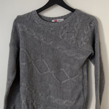 Maglione in maglia grigia del marchio Koton