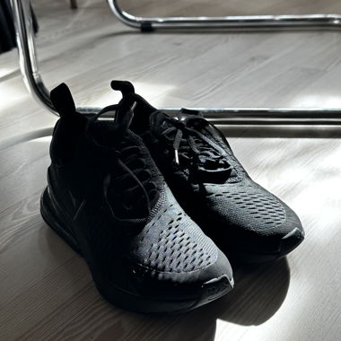 NIKE AIR MAX 270