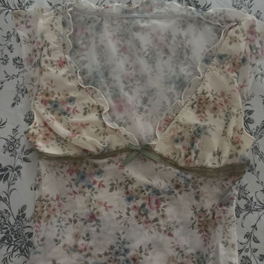 Blumiges Top aus Spitze
