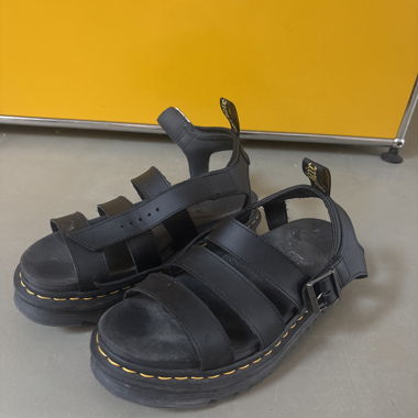 Sandali Dr. Martens
