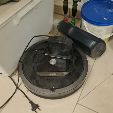 Robotic vacuum cleaner 