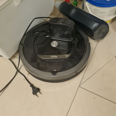 Robotic vacuum cleaner 