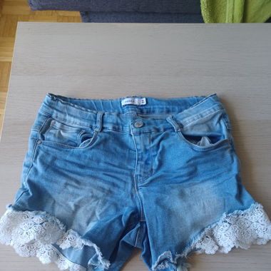 Short jeans avec dentelle