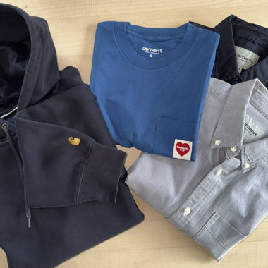 Carhartt WIP-Set und Quiksilver-Shorts