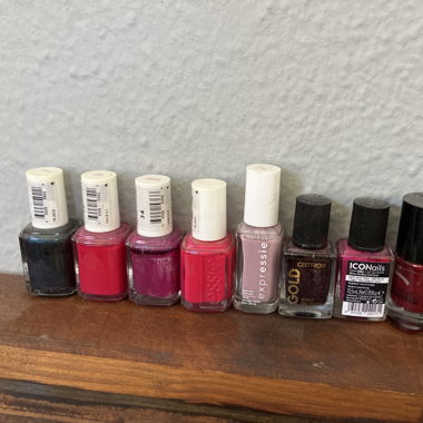 Angefangene & funktionstüchtige Nagellack