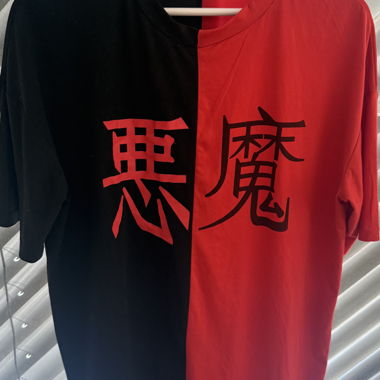 Schwarzes/rotes T-Shirt