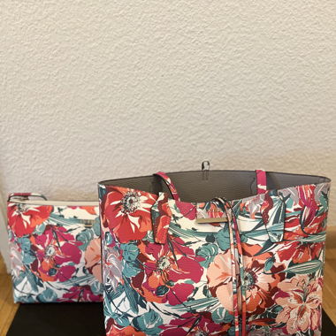 GUESS Floral Tote Bag Set – Brand New