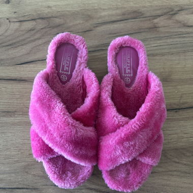 Ciabatte platform flatform rosa pelose della collezione Truffle