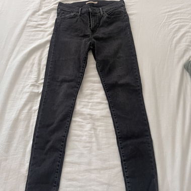 Levi’s 720 high rise super skinny 28