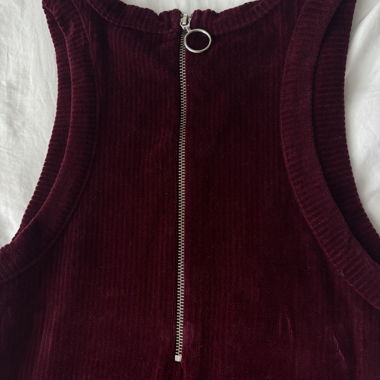 Robe en velours bordeaux sans manches