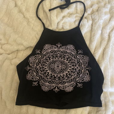 Top Nero con Scollo Allacciato
