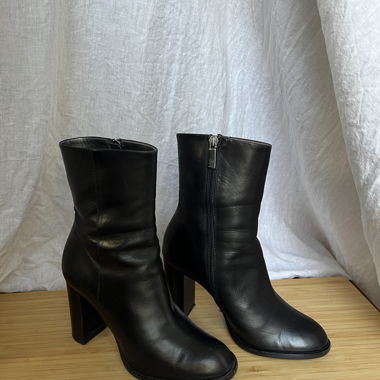 NAVYBOOT Italian Leather Ankle Boots – Size 36