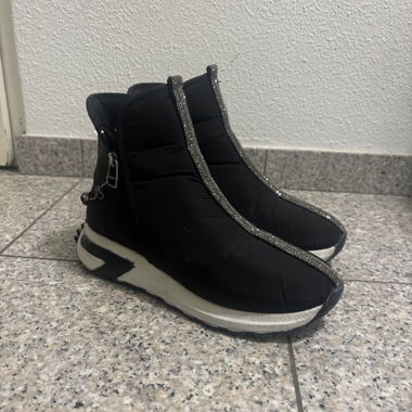 Black winter boots with rhinestones