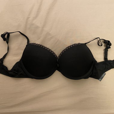Black bra with lace super push-up