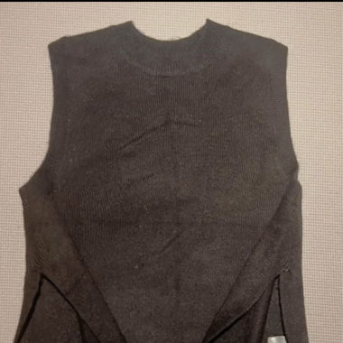 Vest with slits