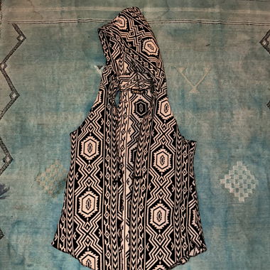 Gilet con cappuccio a fantasia