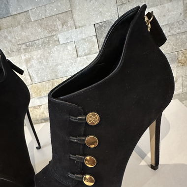 Guess heels