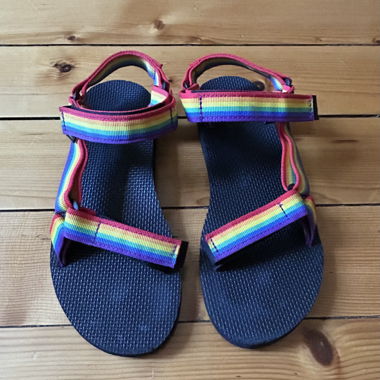 Teva Regenbogen-Sandalen