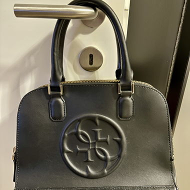 Sac Noir Élégant – Design avec Logo en Relief
