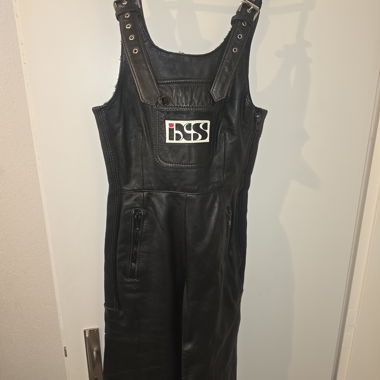 Combinaison en cuir noire, taille 38