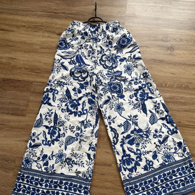 luftige Hose mit weiten Beinen