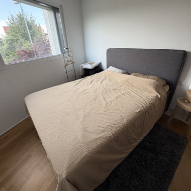 Letto a molle bockspring con testiera alta